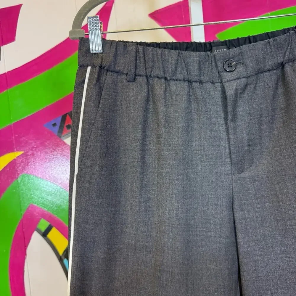 J. Crew, Gray and White Capris with Stretch Waistband. Size 6. Excellent cond!